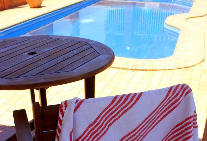 مُتل Roma Mid Town Motor Inn