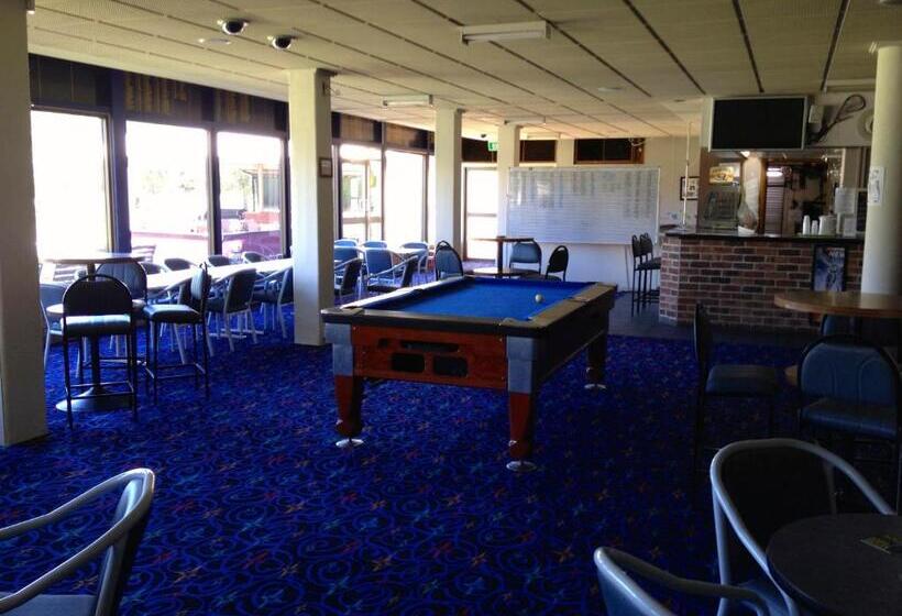 מוטל Town & Country Motor Inn