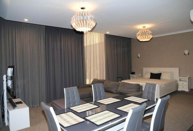 מוטל Wentworth Grande Resort