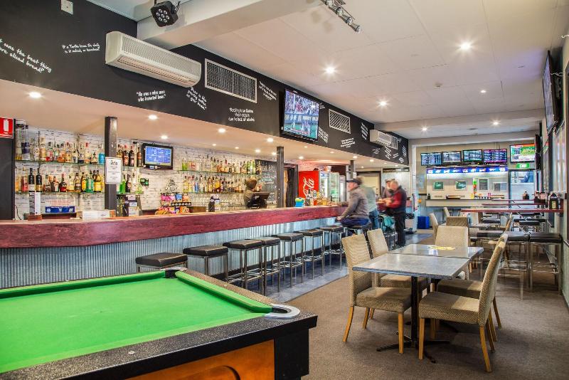 Nightcap At Federal Hotel Mt Gambier