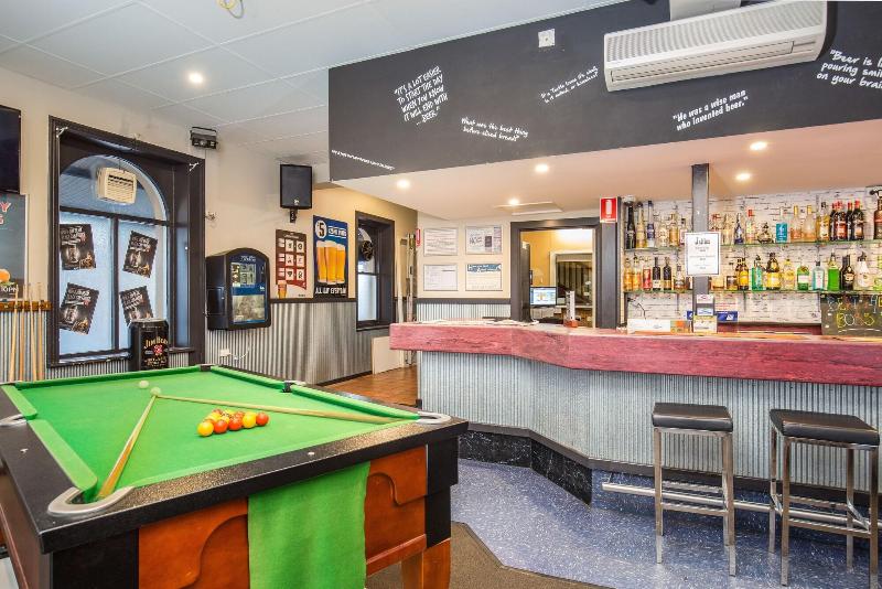 Nightcap At Federal Hotel Mt Gambier