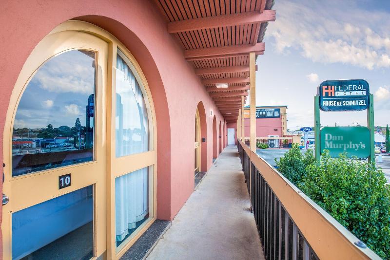 Nightcap At Federal Hotel Mt Gambier