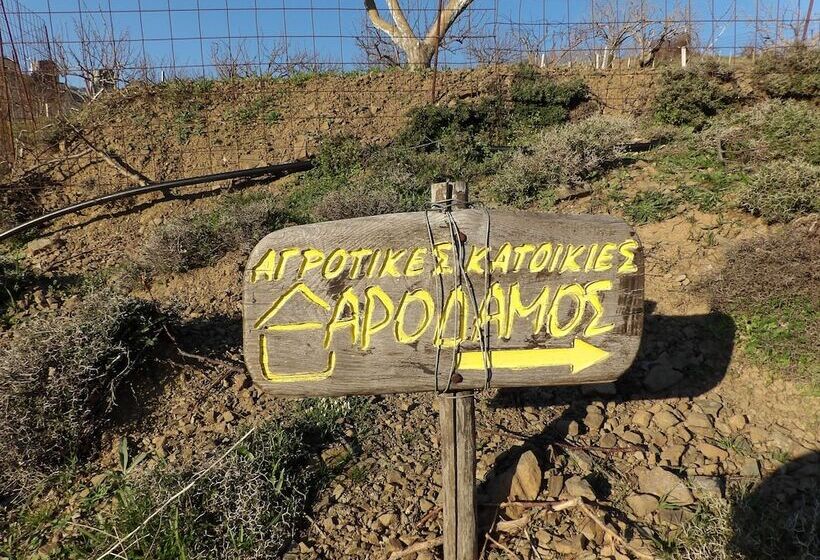 بنسيون Arodamos Traditional Houses