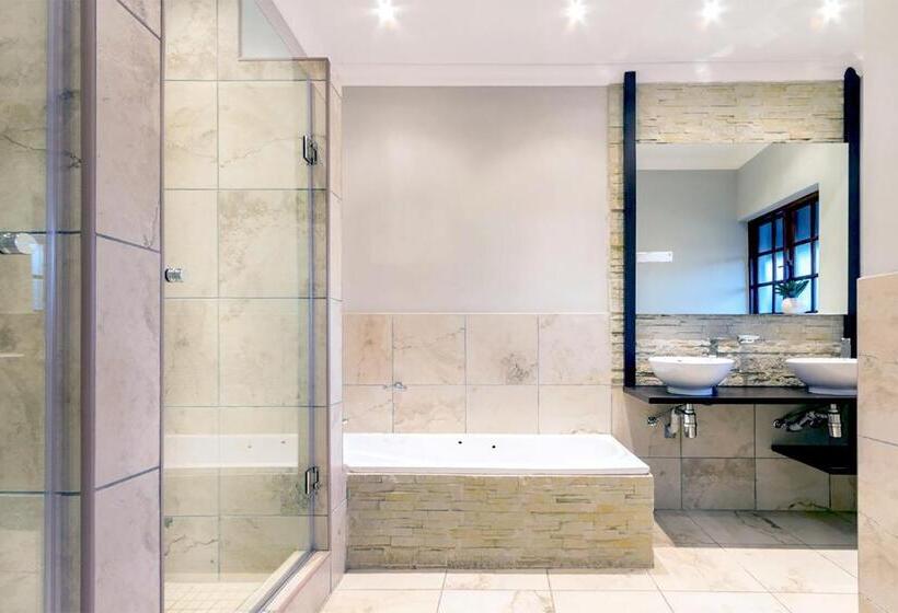 بنسيون Or Tambo Guest House