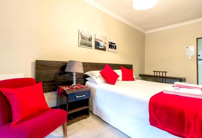 بنسيون Or Tambo Guest House