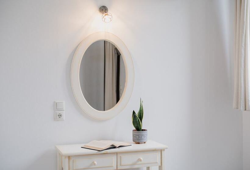 Petros Studios & Suites