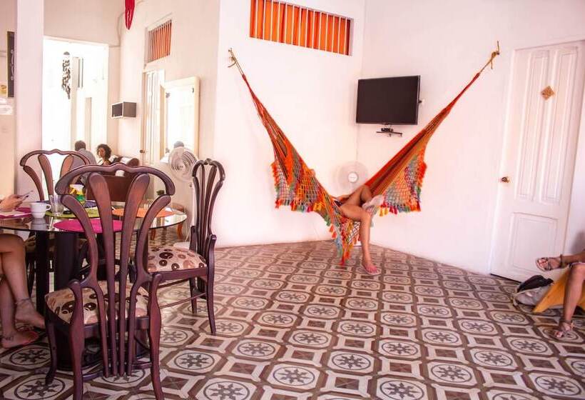 호스텔 Hostal Badillo Sv