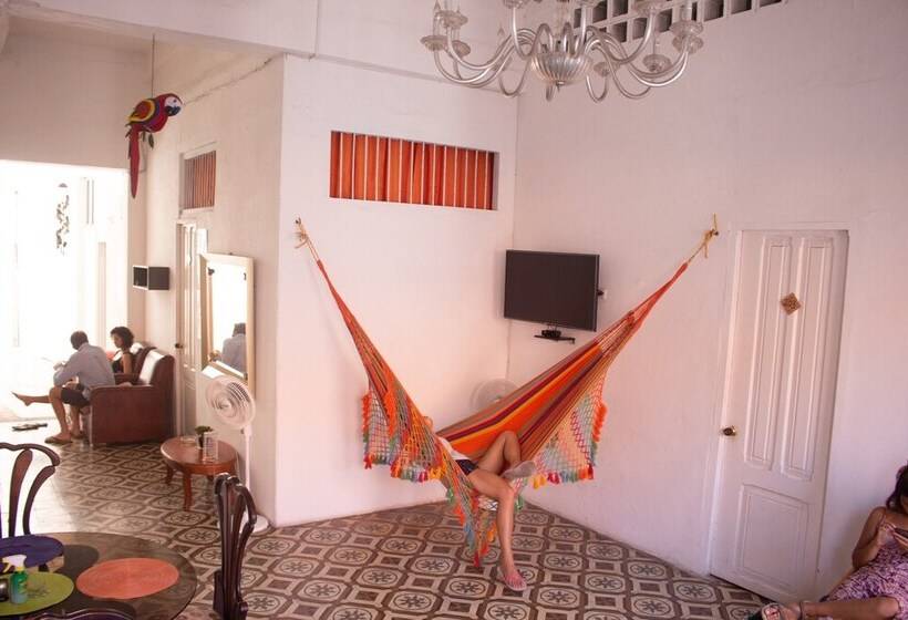 호스텔 Hostal Badillo Sv