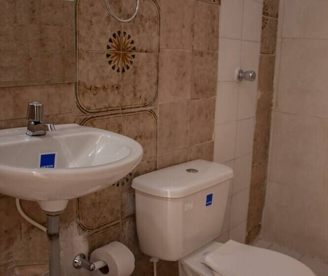 호스텔 Hostal Badillo Sv