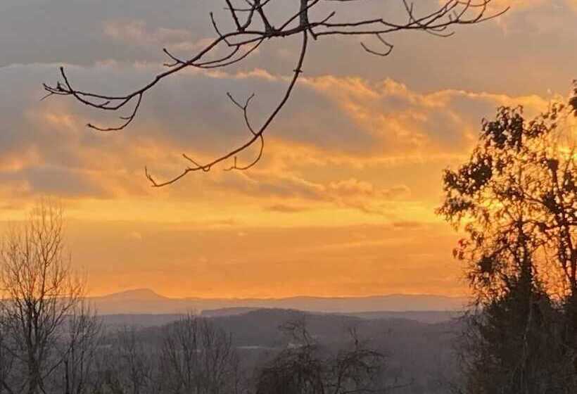 مبيت وإفطار Bent Mountain Lodge