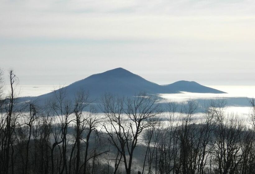 مبيت وإفطار Bent Mountain Lodge