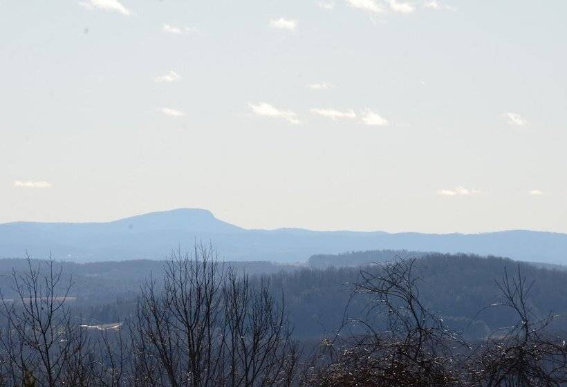 مبيت وإفطار Bent Mountain Lodge