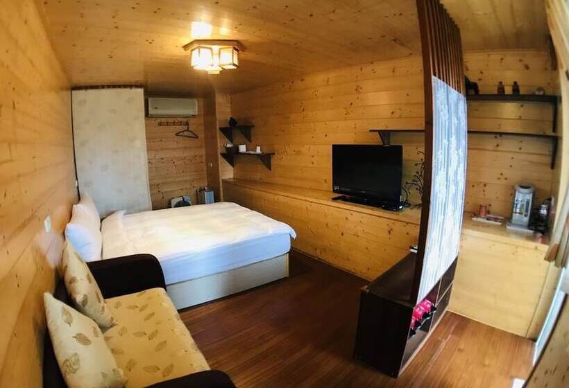 تختخواب و صبحانه He Feng Homestay