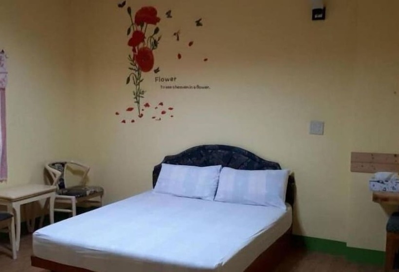 تختخواب و صبحانه Pthles Guest House