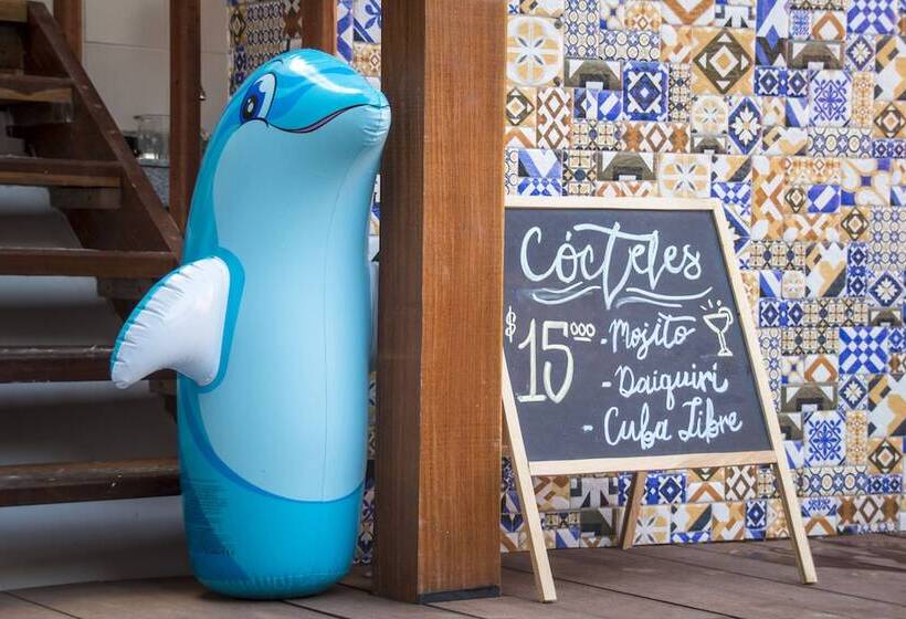 Casa Del Puerto Hostel & Suites