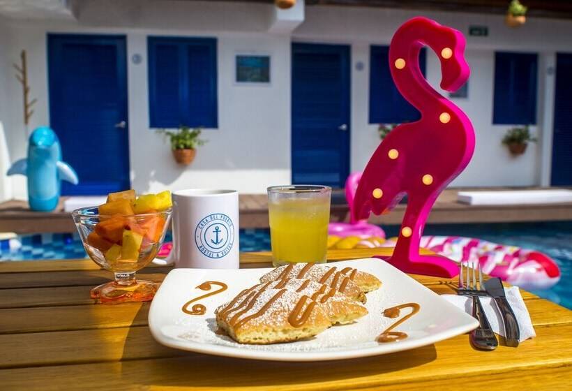 Casa Del Puerto Hostel & Suites