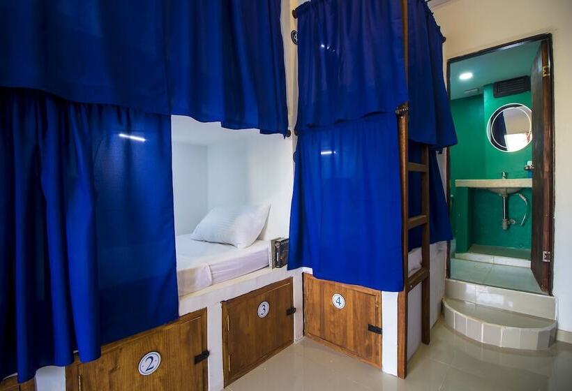 Casa Del Puerto Hostel & Suites