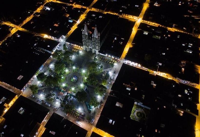 Fami Hotel Vive Jardin Hostel