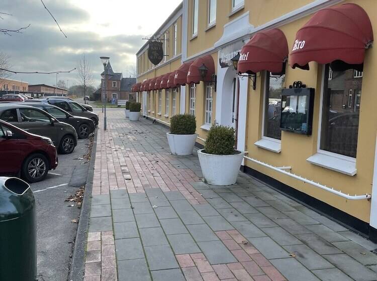 פונדק Auning Kro