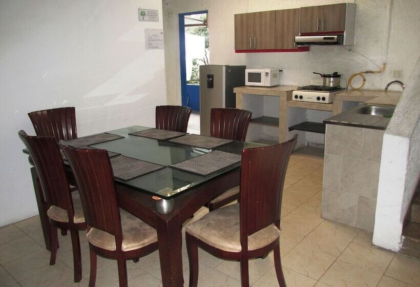 فندق فئة نجمة واحدة Casa Hotel Emanuel