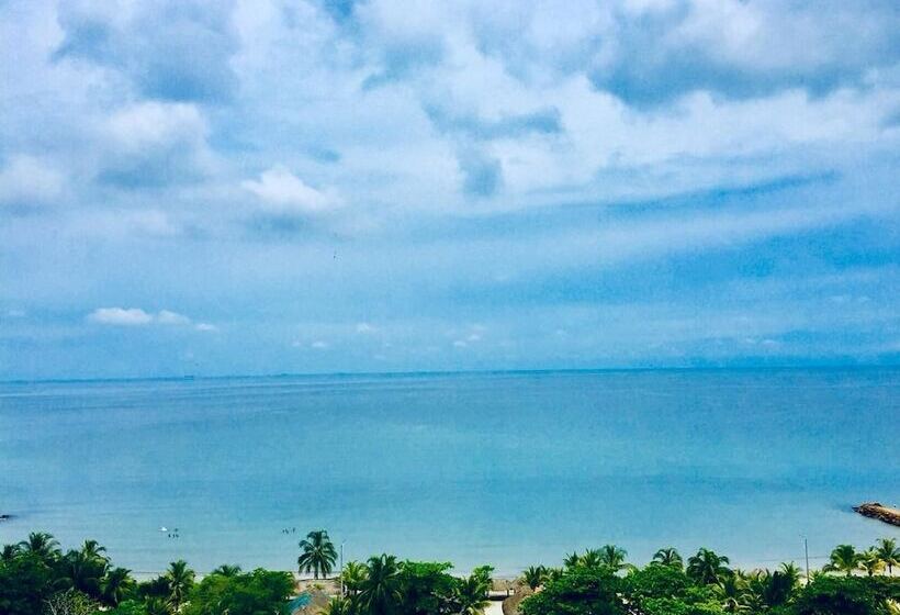 פונדק Criollo Beach Camp