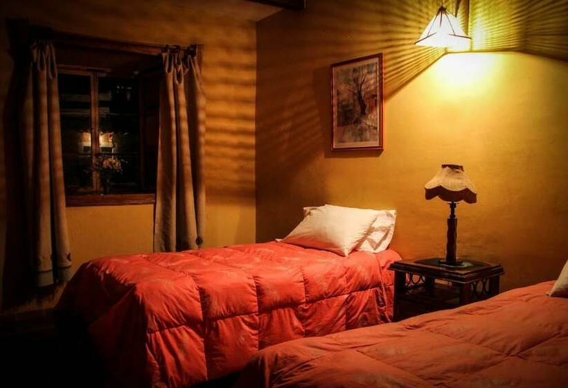 مسافرخانه La Casona Lampa