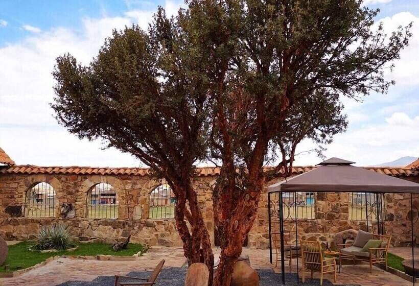 مسافرخانه La Casona Lampa