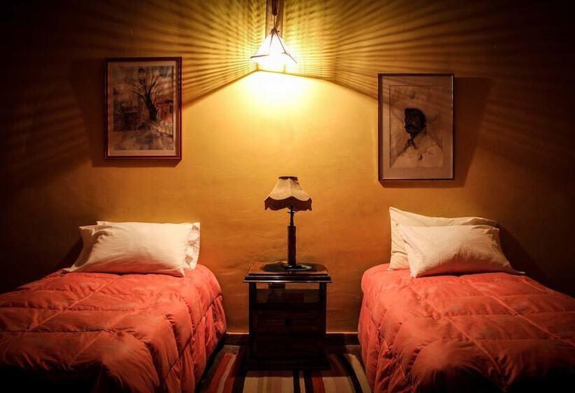 مسافرخانه La Casona Lampa