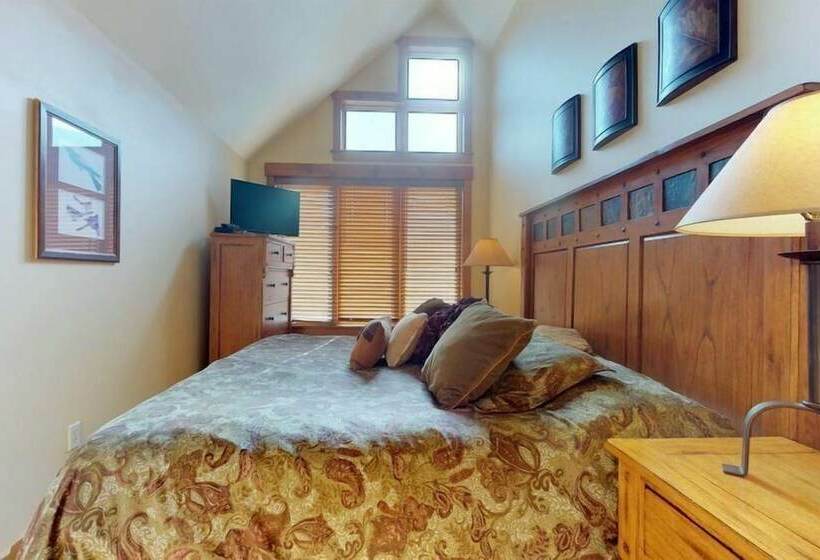 ホテル 2 Bedroom Colorado Vacation Rental Situated In River Run Village Steps From The Summit Express Gondo