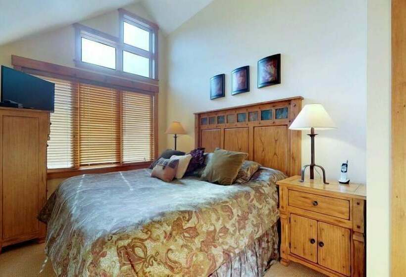 ホテル 2 Bedroom Colorado Vacation Rental Situated In River Run Village Steps From The Summit Express Gondo