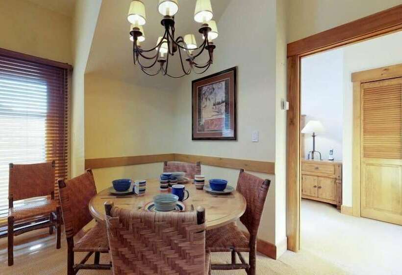 ホテル 2 Bedroom Colorado Vacation Rental Situated In River Run Village Steps From The Summit Express Gondo