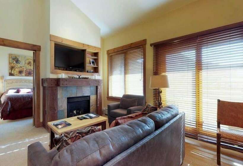 ホテル 2 Bedroom Colorado Vacation Rental Situated In River Run Village Steps From The Summit Express Gondo