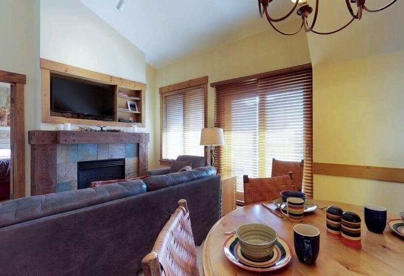 ホテル 2 Bedroom Colorado Vacation Rental Situated In River Run Village Steps From The Summit Express Gondo
