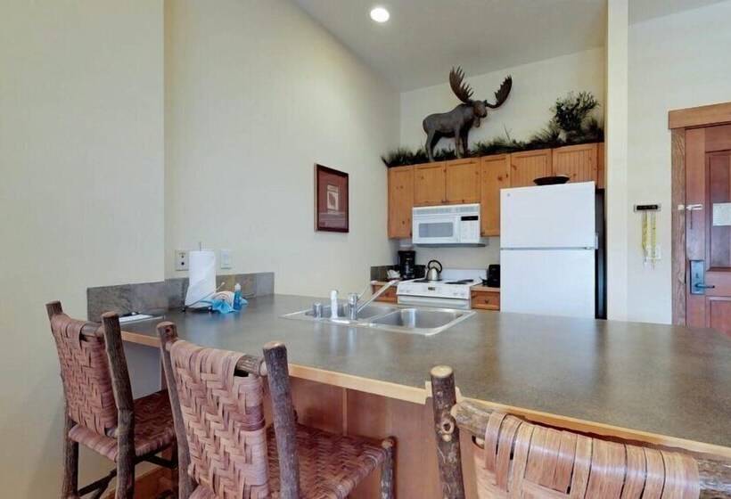 ホテル 2 Bedroom Colorado Vacation Rental Situated In River Run Village Steps From The Summit Express Gondo