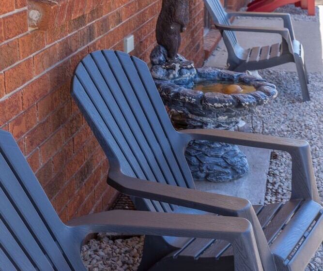 فندق Bear Tracks Inn