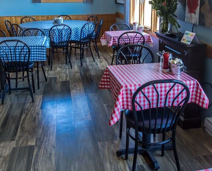 فندق Bear Tracks Inn