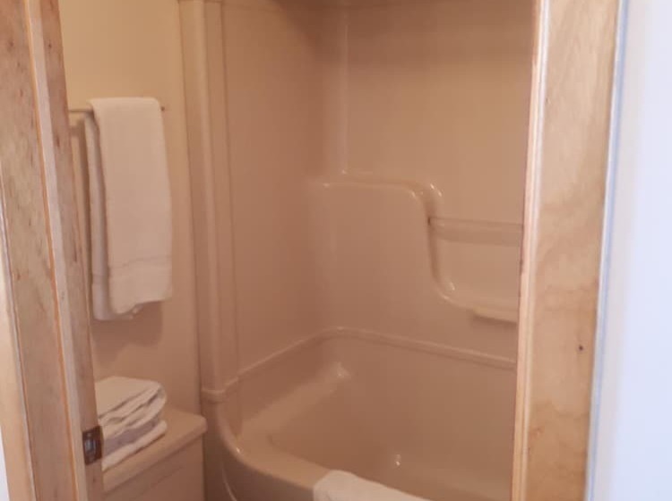 فندق Bear Tracks Inn