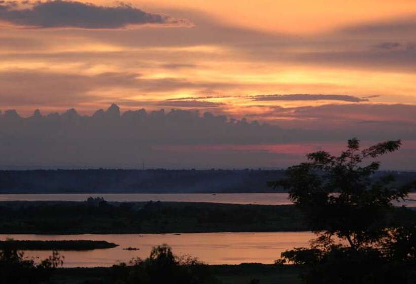 هتل Bwana Tembo Safari Lodge