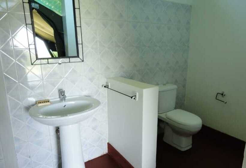 هتل Bwana Tembo Safari Lodge