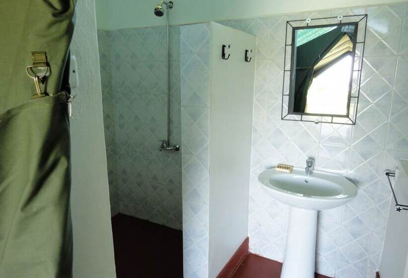 هتل Bwana Tembo Safari Lodge