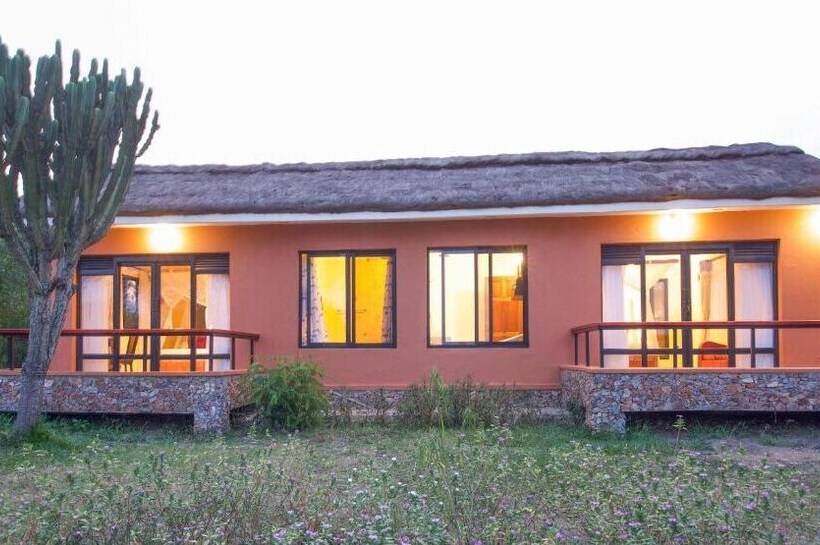 هتل Ihamba Lakeside Safari Lodge