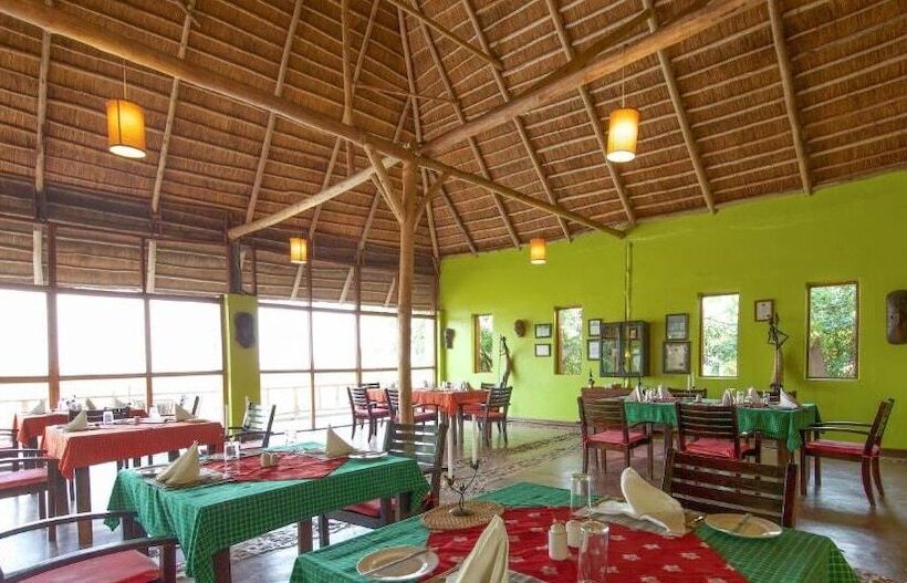 هتل Ihamba Lakeside Safari Lodge