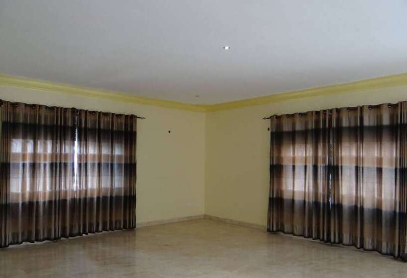 هتل Kalalo Cottage Inn