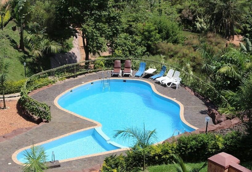 هتل Kigezi Forest Cottages