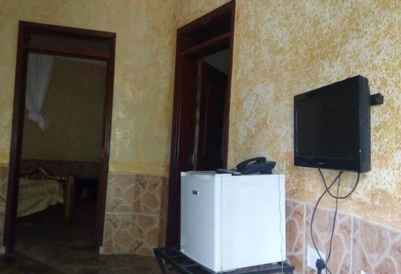 هتل Kigezi Forest Cottages