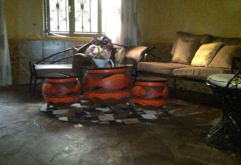 هتل Kigezi Forest Cottages