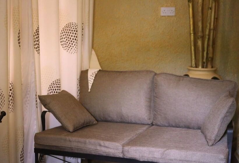 هتل Kigezi Forest Cottages