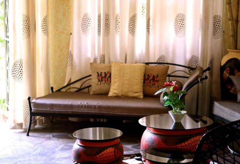 هتل Kigezi Forest Cottages