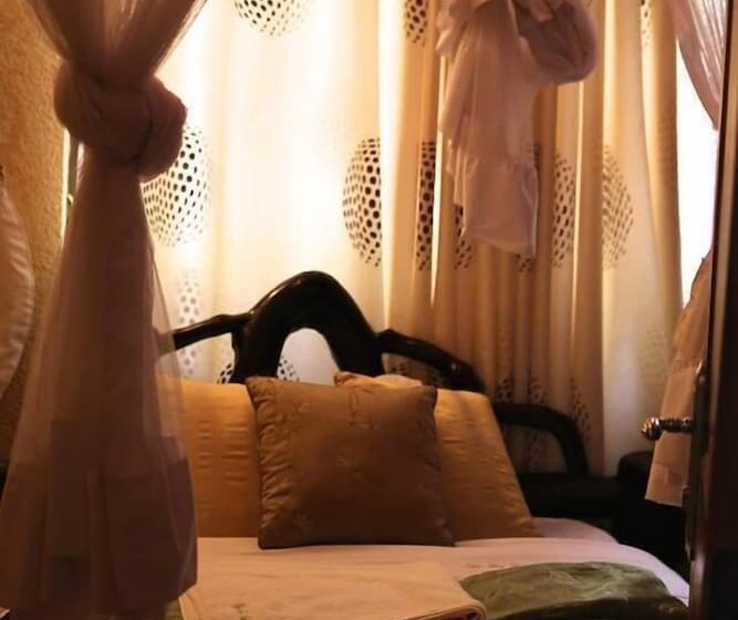 هتل Kigezi Forest Cottages