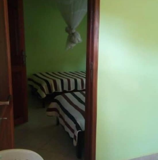 هتل Kigezi Forest Cottages